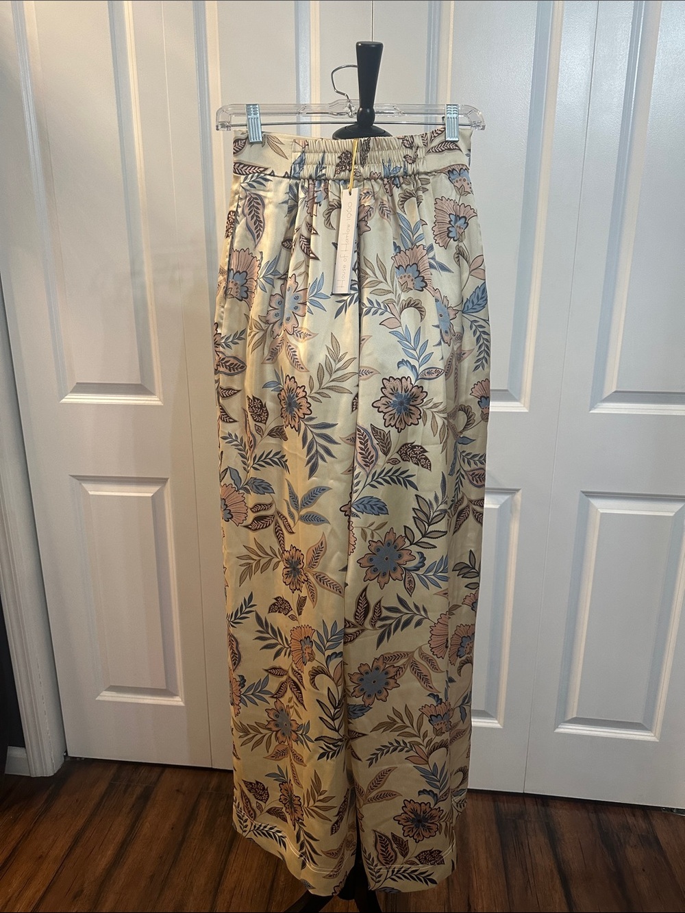 NWT satin pants - Picture 3 of 14